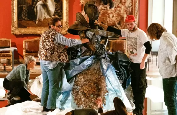 Las piezas de alta costura que nadie esperaba en el Museo del Louvre y que estn dando que hablar