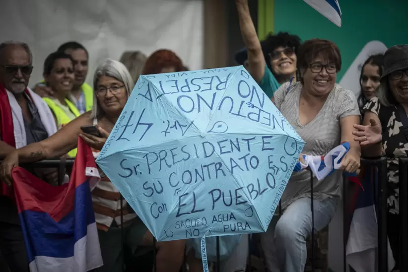 Pedido a favor del agua en la asuncin del 1 de marzo. Foto: Nicols Garrido.