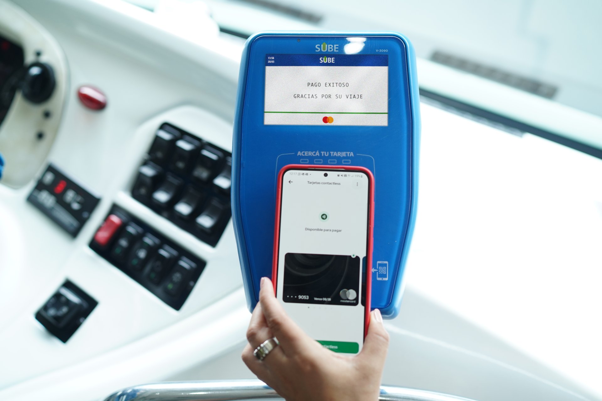 Pagar con la tarjeta desde el celular: la experiencia sin fricción que  transforma los pagos digitales - Forbes Argentina