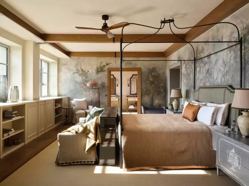 Auberge transformó esta propiedad del siglo XVI en un exclusivo refugio de 83 habitaciones en las colinas florentinas.