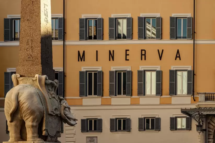 La Minerva  contar con 93 habitaciones, incluidas cuatro suites exclusivas con frescos en los techos y baos revestidos en mrmol Rosso Verona.