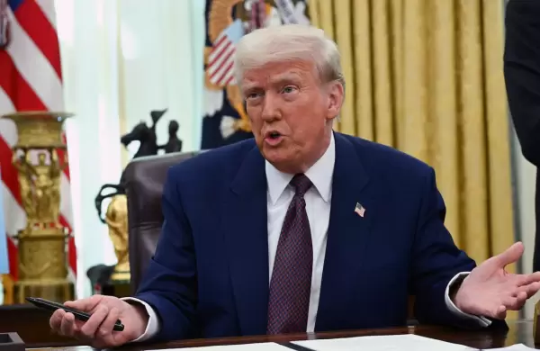 Otro giro de Trump: evalúa bajar los aranceles al ingreso de productos chinos