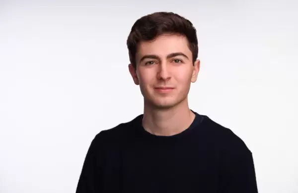 Tiene solo 22 años y acaba de lanzar una startup que usa IA para prevenir ataques a criptomonedas