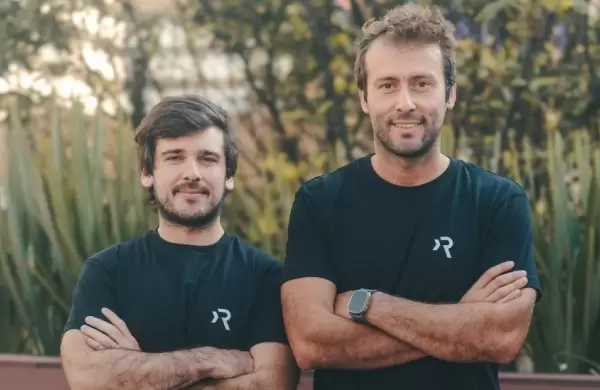 El ex PedidosYa que fundó una startup de IA para escalar empresas con "trabajadores digitales"