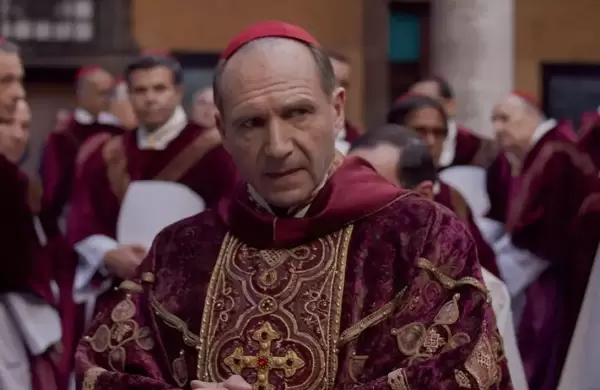 El film "Cónclave" retrata la trama oculta del proceso que se pone en marcha para elegir al nuevo Pontífice