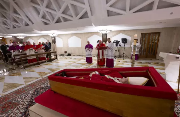 Sin rencores: a pesar de las fuertes críticas que recibió de Francisco, Trump le rinde homenaje e irá a su funeral