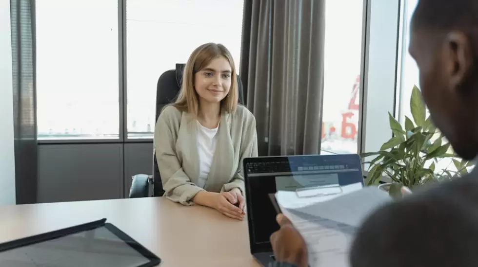 Fotos de stock gratuitas de adentro, ambiente de trabajo, bsqueda de trabajo
