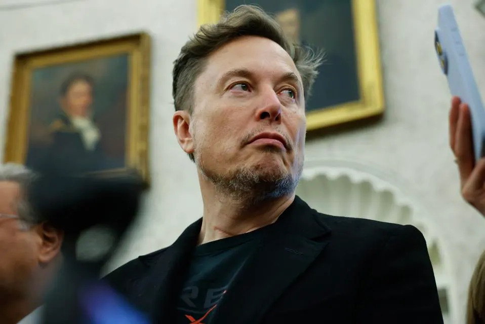 Elon Musk accedió a pagar millones a exjefes de Twitter para evitar un ...