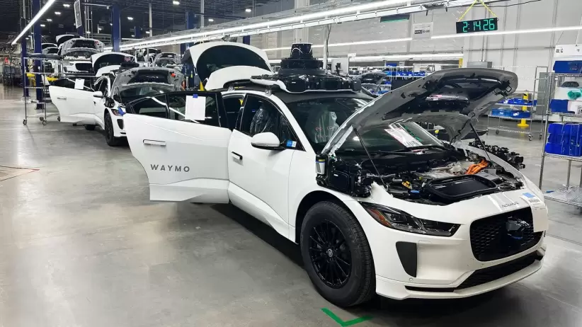 Los1.500 robotaxis que actualmente opera Waymo ofrecenms de 250.000 viajes pagos por semana.