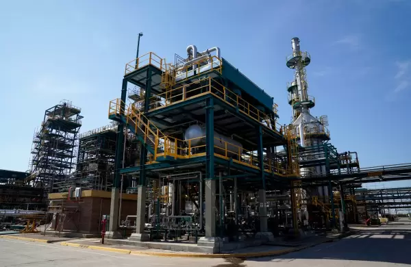 Bomba en el mercado petrolero: Trafigura podría comprar la refinería de Raízen en Dock Sud