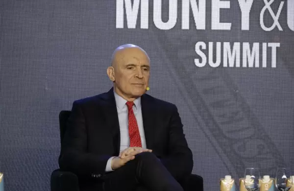 Espert: con dlar bajo, la competitividad vendr por "la baja de la inflacin, la desregulacin y la apertura de la economa"