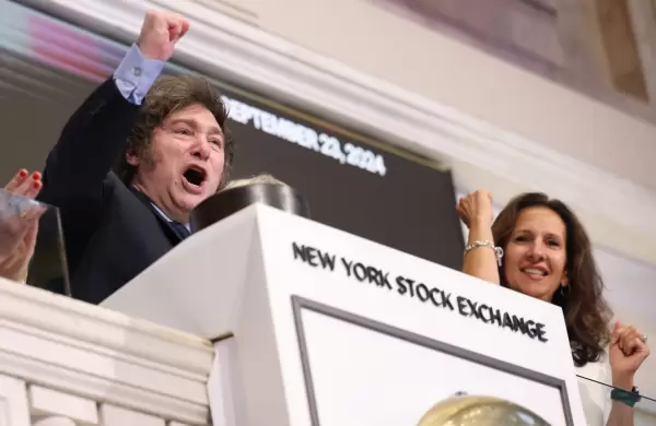 Da histrico para el Merval tras el triunfo de Milei: el riesgo pas se derrumb casi 40%, volaron las acciones y el dlar qued en  $1.460