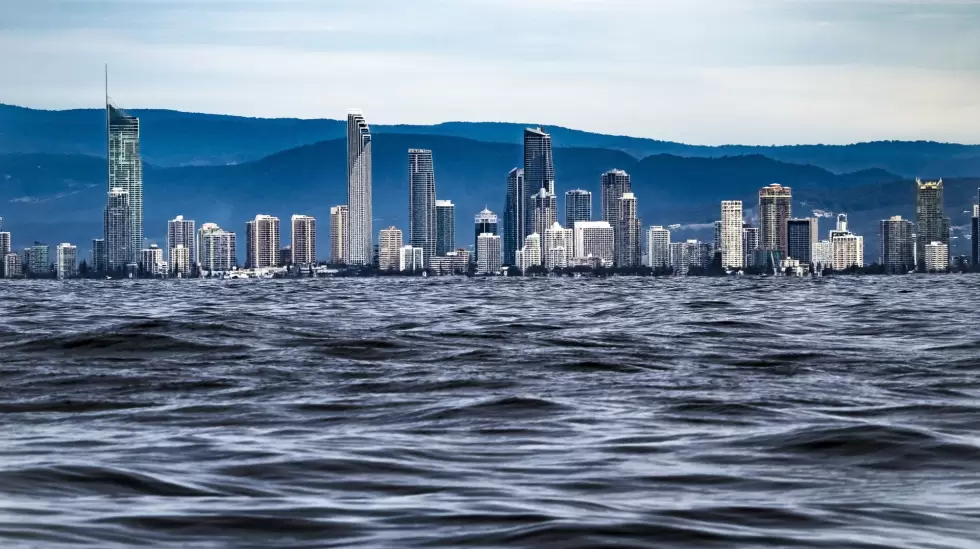 edificios-por-mar-en-la-ciudad