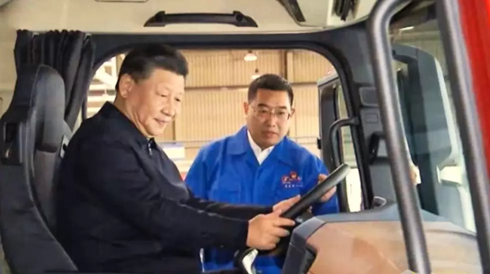 autos manejo Xi jinping en la fbrica de Shaanxi Automobile Holding Group