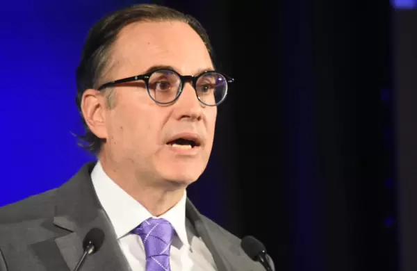 El presidente del Banco Central animó a los empresarios a "salir del piloto automático"