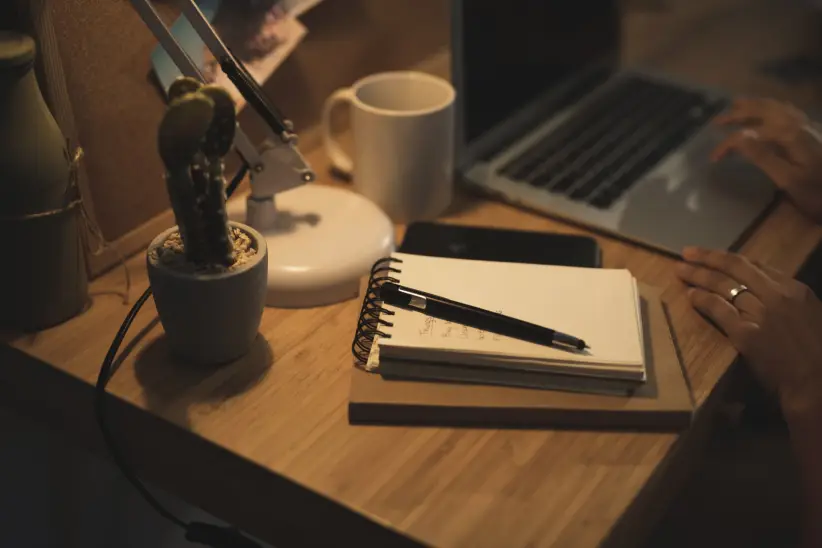 Los columnistas aportan análisis y opinión que enriquecen el debate público en los principales medios.