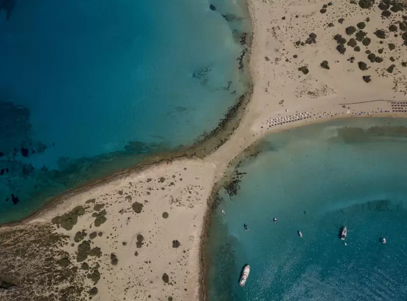 Simos Beach en Elafonissos Island, Grecia. (Photo by Athanasios Gioumpasis/Getty Images)