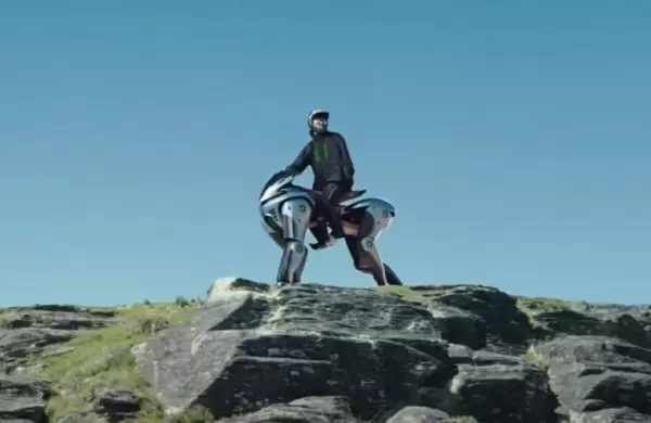 Presentan un robot manejable que imita a un caballo: galopa con patas y funciona con hidrógeno