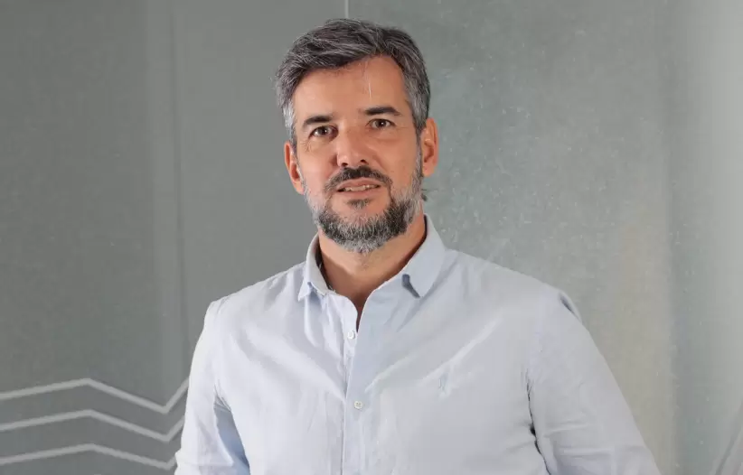summit cco y cmo - 2do panel- comunicar es negocio - matias canzani - ccu 1  -028