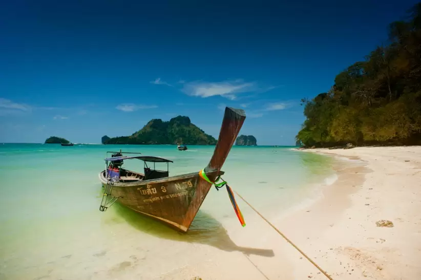 Una playa en Ao Nang, Tailandia, una de las regiones del mundo que gan popularidad despus de The White Lotus de HBO.