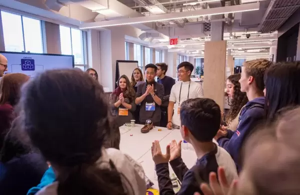 De profesor a creador de un fenómeno educativo global con 5.800 millones de vistas: la inspiradora historia detrás de TED-Ed