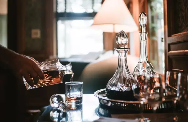 Cómo leer etiquetas de bourbon para elegir las mejores bebidas