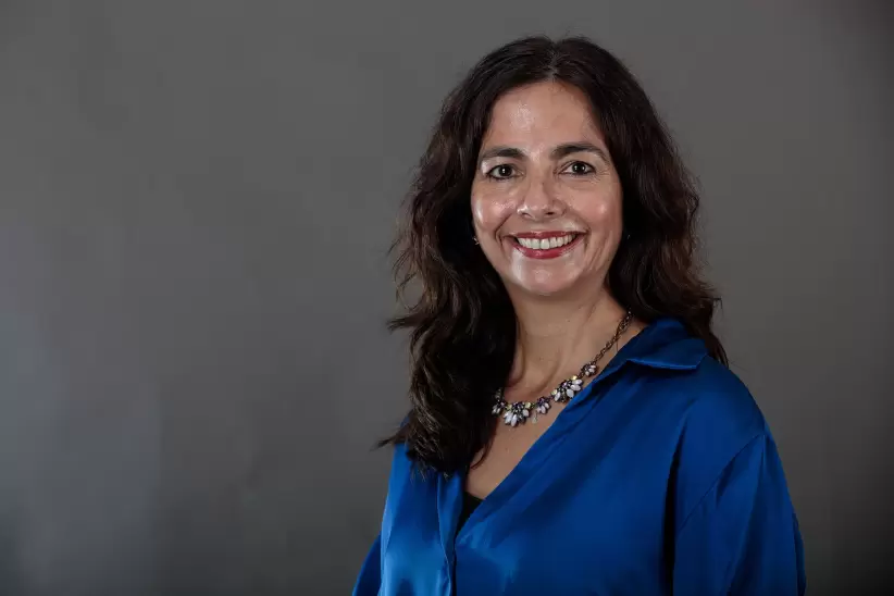 summit best employers -2025 - 2do panel - la era del feed back - claudia nisebe (telecom)
