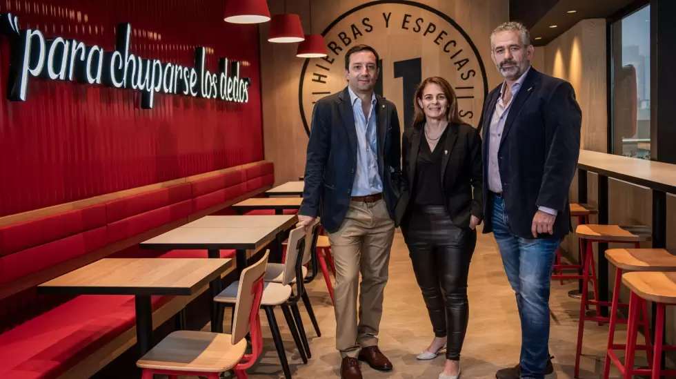 Rafael Cardoso, Fernanda Pieruzzini e Ignacio Bordn. Foto: Gentileza KFC