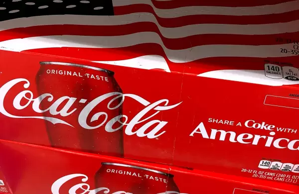 Trump convenció a Coca-Cola de cambiar su fórmula: cuál es el nuevo producto que utilizan