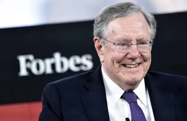 Steve Forbes apoyó el plan económico de Milei: "No exagera con las reformas"
