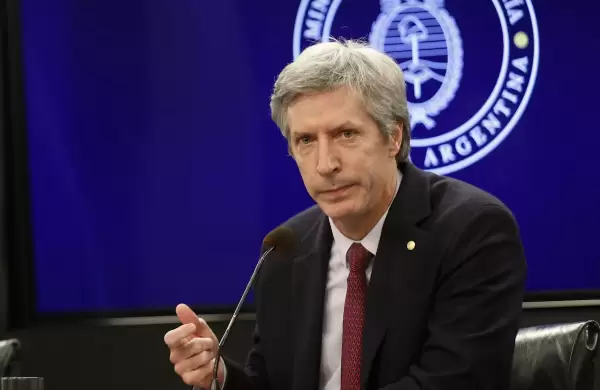 De la calma a rozar el techo de la banda: ¿qué pasará con el dólar en agosto?