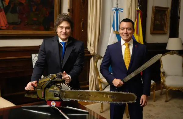 ¿Existe el "riesgo Milei"?: Por qué Ecuador colocó bonos por US$ 4.000 millones y, aunque se acerca, Argentina todavía espera