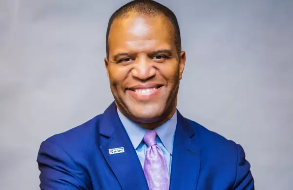 De un barrio marcado por la violencia a mover millones por la inclusin financiera: la inspiradora historia de John Hope Bryant