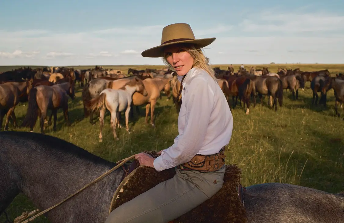 La diseñadora rioplatense que seduce a Hollywood: sus vestidos en El diablo viste a la moda y la estrategia global con LVMH