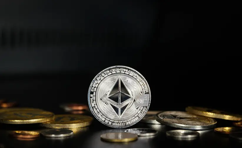 silver-ethereum-coin-stack-gold-coin-with-black-background