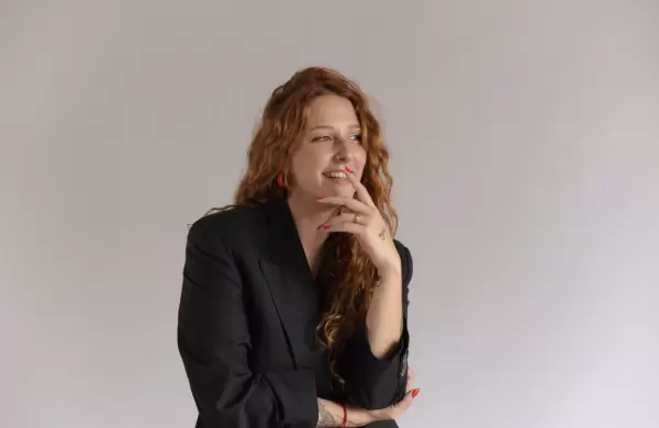 Cambió su carrera tras un accidente y se convirtió en experta en marca personal: sus consejos para destacarse en el mundo híbrido