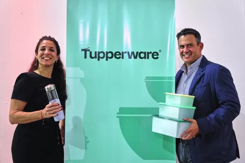 paola freinquel y miguel fernandez, importadores exclusivos de tupperware en argentina