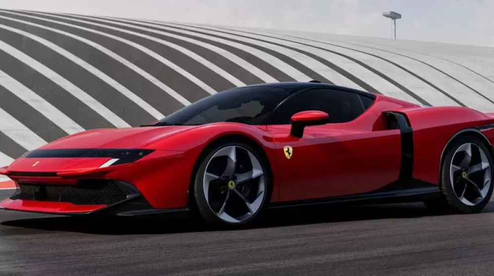 Como evolucin del SF90 Stradale y sucesor del mismo, se encuentra el Ferrari 84