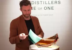 Botellas que parecen arte y precios millonarios: así es la subasta de whisky más exclusiva del mundo