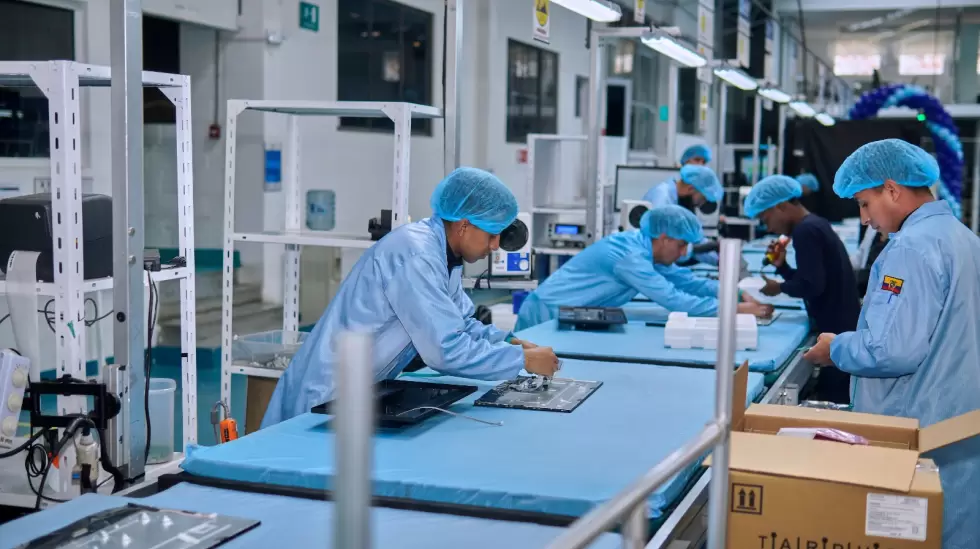 La actividad económica cerró mayo con una mejora de 0,2%, pero la industria y el comercio siguieron en baja