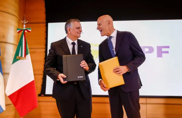 El CEO de ENI visit a Milei en Olivos y firm un acuerdo clave con YPF por el GNL: "Vamos a invertir ms de US$ 25.000 millones"