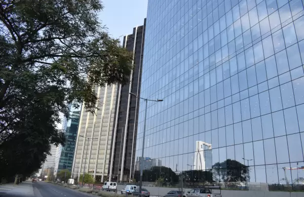 Clima electoral y suba del dólar ponen fin al "veranito" del mercado de oficinas; se frenan las búsquedas