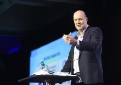 Sturzenegger en modo seducción ante la crisis global: "Argentina es el mejor lugar para obtener energía"