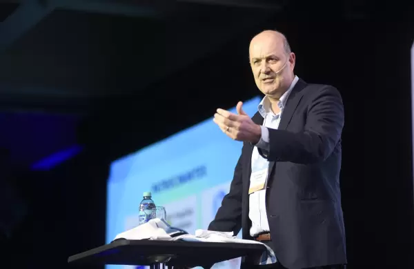 La campaa se instal con fuerza en IDEA pero los polticos buscaron calmar a los empresarios con un mensaje de moderacin