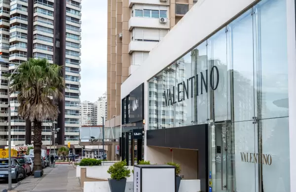 Gua para entender el litigio de Valentino en Uruguay: ayer se presentaron peritaje y pruebas fsicas de los productos
