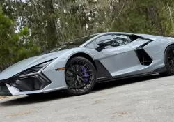 Lamborghini presentó "Revuelto", su primer auto híbrido, y Forbes lo puso a prueba