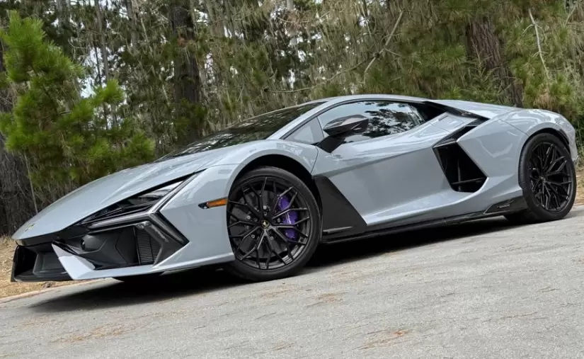 Lamborghini presentó "Revuelto", su primer auto híbrido, y Forbes lo puso a prueba