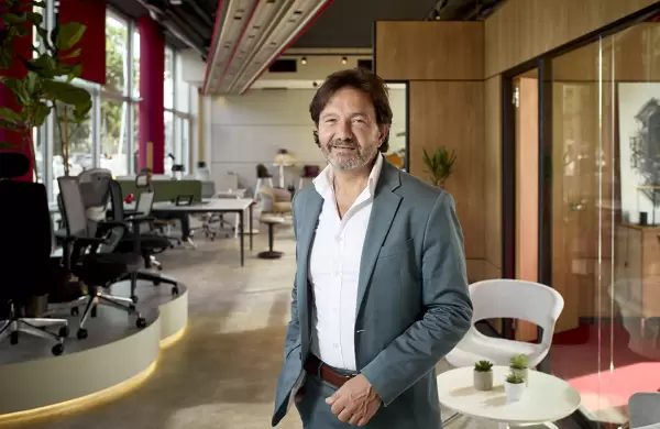 Grupo (a)2 apuesta al regreso a la oficina y abre un nuevo showroom en una ubicacin clave de Puerto Madero