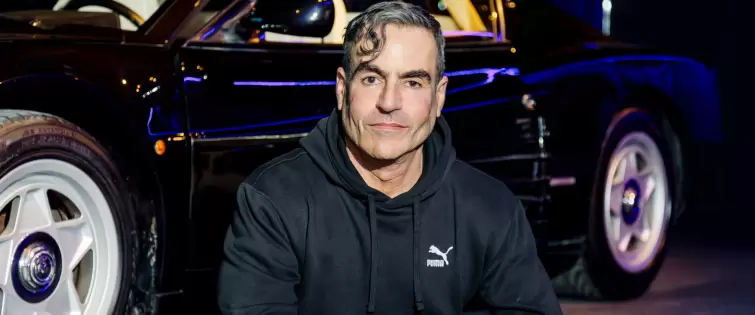 Traicionado por su familia, cre el Museo de la Moda ms grande del mundo y trajo la Ferrari de Maradona a Buenos Aires