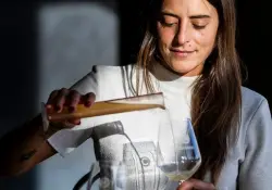 La joven italiana que desafía a la industria y elabora vinos con una técnica de hace 8.000 años